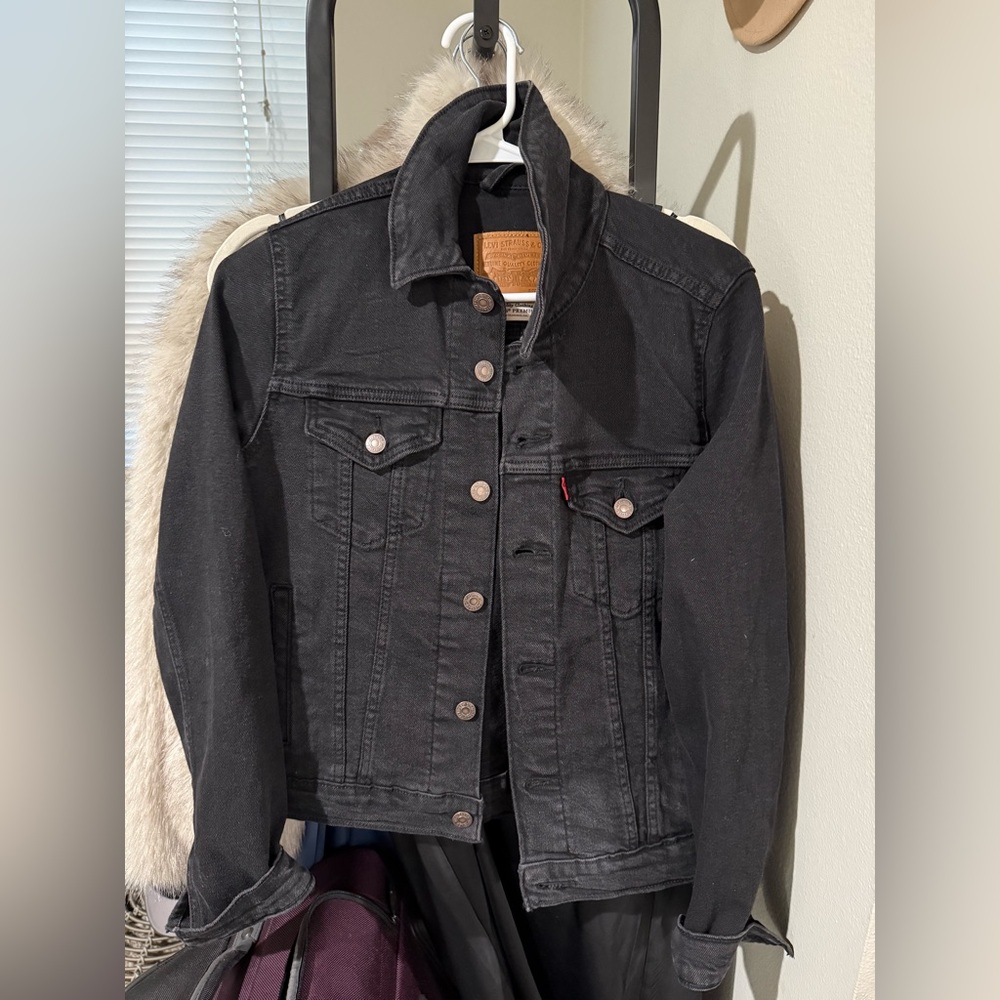 Black denim levi jacket